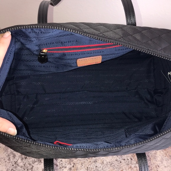 Tommy Hilfiger Quilt Tote - Picture 6 of 7